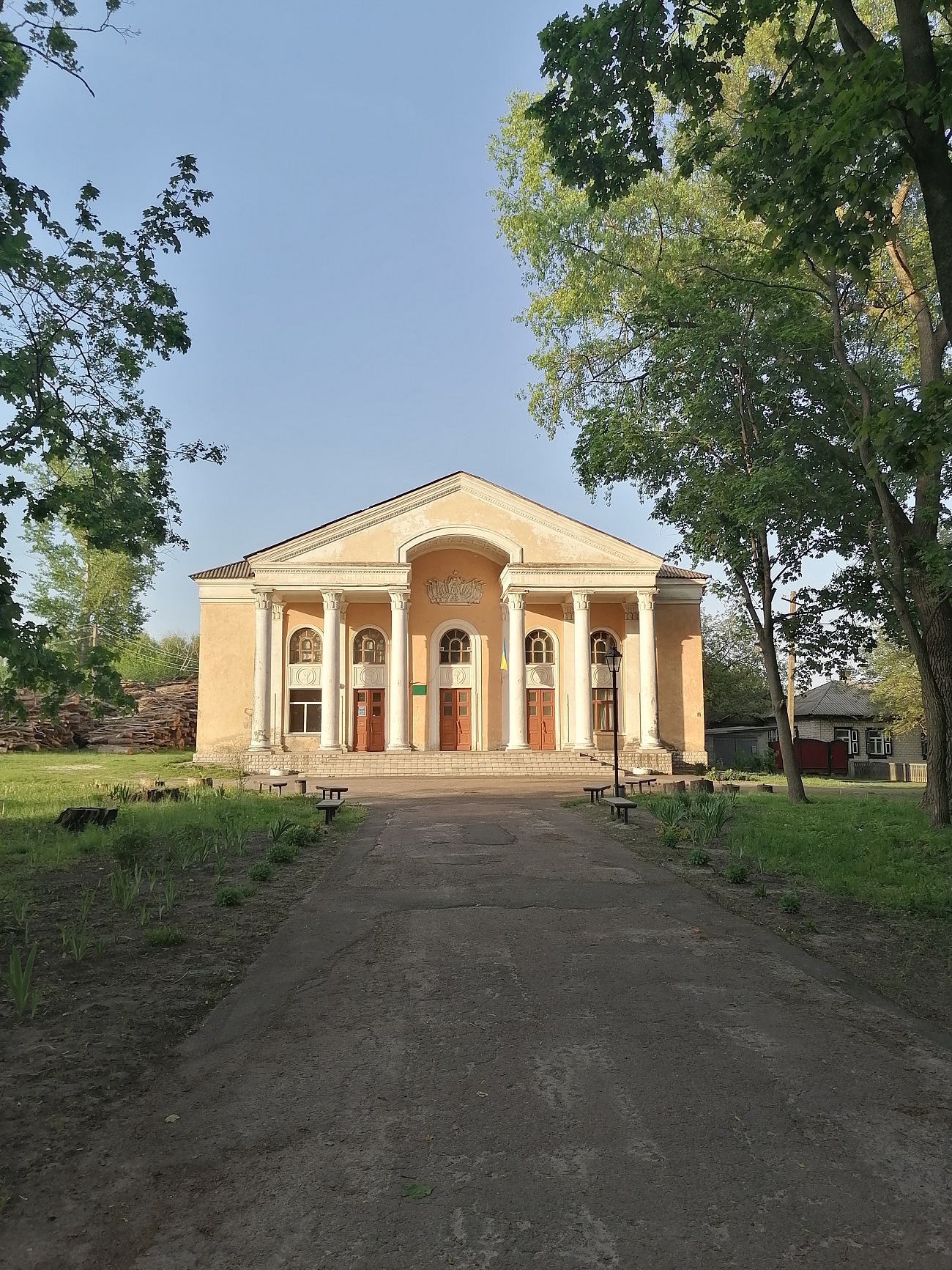 "Наследие Средневековья": малоизвестный городок на Черниговщине удивляет необычными объектами